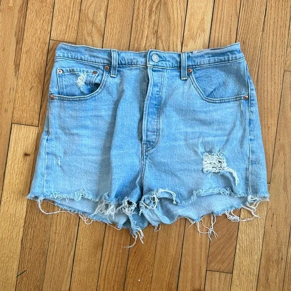 Levi’s rib cage distress shorts 32 - Picture 3 of 7